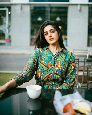 Sakshi Vaidya Instagram - a cup of coffee to save the day
Styled by- @henna.akhtar 
Photographed by- @bharat_rawail