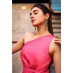 Sakshi Vaidya Instagram - pink and all.. 💖 #AgentOn28thApril . . . Styled by - @ashwin_ash1 & @hassankhan_3 Asst by - @stylebyannapurna Outfit - @forevernew_india Jewelry- @thetrinkaholic Shot by - @pranav.foto Hair- @venkymakeupstudio