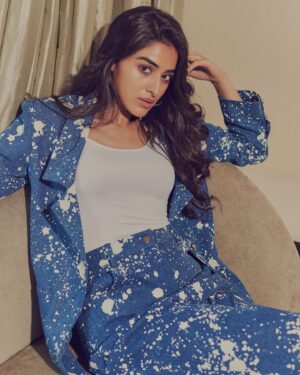 Sakshi Vaidya Instagram - couldn’t choose one, so posting them all ! 💁🏻‍♀️
Credits- 

Styled by - @ashwin_ash1 & @hassankhan_3
Style team - @stylebyannapurna
Outfit - @mellowdrama_official @elevate_promotions
Jewelry- @kushalsfashionjewellery
Shot by - @arifminhaz