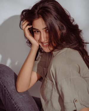 Sakshi Vaidya Instagram - sending my smiles through the lens 🥰 
.
.
.
.
Shot by- @puchi.photography