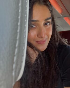 Sakshi Vaidya Instagram - I 👀 you ☺️