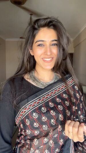 Sakshi Vaidya Instagram - Ok. Wearing a cotton saree was a whole different ballgame. I know it isn’t perfect but what in life really is anyway? 😉
Outfit- @tamairafashion 
.
.
.
.
.
.
.
.
.
.
#reels #reelsinstagram #explorepage #explorepage✨ #foryou #reelsinsta