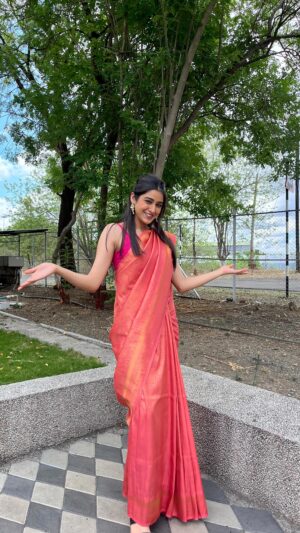 Sakshi Vaidya Instagram - was feeling very ✨gulabi✨today💓
.
.
.
.
.
.
.
#reels #reelsinstagram #explorepage #foryou