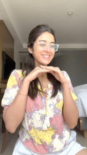 Sakshi Vaidya Instagram - got a few dms asking what makeup I wore on a daily basis. Though this isn’t something I do everyday, it pretty much sums up what I like to do when I’m ready to put in some efforts into looking presentable. 
Product details - 
@maccosmeticsindia fix and prime 
@maccosmeticsindia strobe cream 
LA pro girl concealer 
@trysugar translucent powder 
@toofacedlovesindia lip injection
@paccosmetic lip liner 
.
.
.
.
.
.
.
.
#foryou #explorepage✨