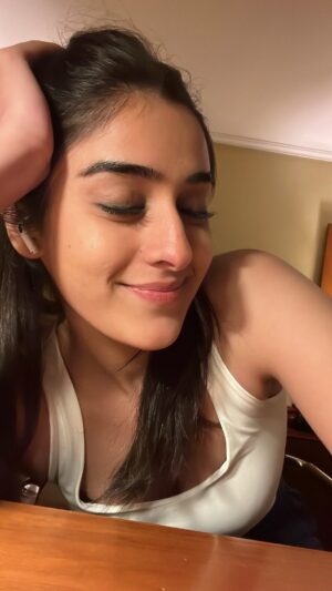Sakshi Vaidya Instagram - Aisa kaise chalega chacha ji ☹️
.
.
.
.
.
.
.
.
#reels #reelsinstagram #explorepage #explorepage✨ #foryou