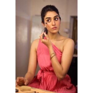 Sakshi Vaidya Instagram - pink and all.. 💖
#AgentOn28thApril
.
.
.

Styled by - @ashwin_ash1 & @hassankhan_3
Asst by - @stylebyannapurna
Outfit - @forevernew_india
Jewelry- @thetrinkaholic
Shot by - @pranav.foto 
Hair- @venkymakeupstudio