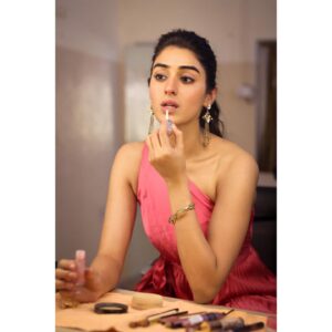 Sakshi Vaidya Instagram - pink and all.. 💖
#AgentOn28thApril
.
.
.

Styled by - @ashwin_ash1 & @hassankhan_3
Asst by - @stylebyannapurna
Outfit - @forevernew_india
Jewelry- @thetrinkaholic
Shot by - @pranav.foto 
Hair- @venkymakeupstudio