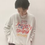 Sakura Ando Instagram – レジ横にいた知らないお兄さんがわたしを春巻き屋のお姉さんだと勘違いして、作ってくれた超優しさの塊おしゃれスウェット😊🌷