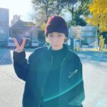 Sakura Ando Instagram – いよいよ本日公開映画バッドランズ🎞2021年に大阪.滋賀で撮影しました。
自分のコレ！演りたい！という本能にどうにか追いつくために理性的に追い込んでゆく日々を存分に楽しみました。バチボコにかっこいい役者さんたちと、セッション的感覚強めのスピーディな原田組での撮影現場は日々興奮さめやらず、とても基礎代謝が上がりました♨️

それでは劇場でお会いしましょう😎🖤
@bad_lands_movie 
🫰🫰🫰🫰🫰🔫🖤
映画の主人公ネリは白目とか、むきません。