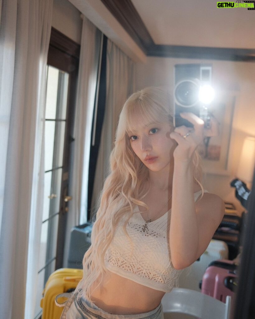 Sakura Miyawaki Instagram - 🧡💛