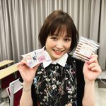 Sakurako Ohara Instagram - 佐賀大学　医大祭 ありがとうございました✨ もー お客さんみんなの笑顔がキラキラしてて、元気もらいました🥺✨ 佐賀牛美味しかったし、 楽屋帰ったら、 MARUBOLOあった🥰 佐賀堪能しますっ！ いつかSAGAアリーナで歌いたい夢も出来ました！ また行きまっす！！