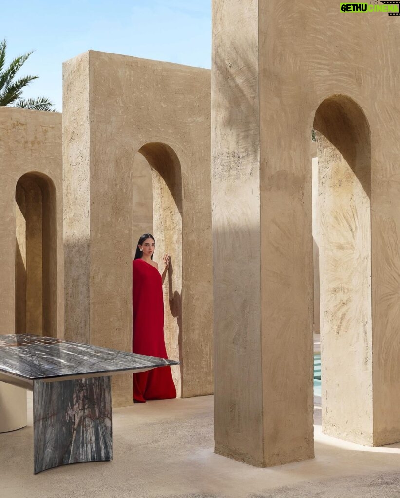 Salma Abu Deif Instagram - “Beauty, to me, isn’t just about what meets the eye; it’s a journey of self-exploration and growth. Visionnaire philosophy resonates deeply with my own experiences, a story of resilience, introspection and profound love.” @visionnairehomephilosophy ❤️