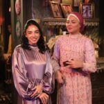 Salma Abu Deif Instagram - خلف الكواليس مع شيماء و نسمة و أمال و سحور و علي و حمادة و ماما حمدية و أم أحمد و مخرجتنا ياسمين أحمد كامل🫶🏻#أعلي_نسبة_مشاهدة Shots: @engyelshazley Production: @eproducers_productions Director: @yasmine.ahmed.kamel DOP: @youssef.baroud Stylist: @kazzam1963