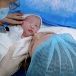 Sam Instagram - Hello World !! ❤️ Mới chui ra mà con đã biết nháy mắt với mẹ rồi nè cô chú 😜 @ijin_ijun