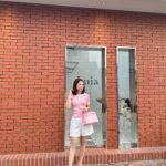 Sam Instagram - Bình thường thì đanh đá Nhưng được thơm má thì lại ngoan 🥰