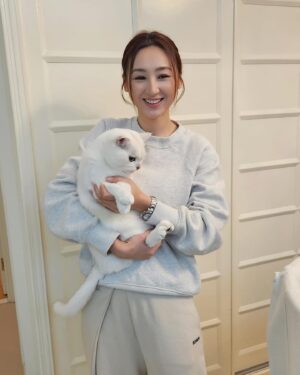 Samantha Ko Instagram - .
好耐無食過住家飯😋
貓貓都大個咗好多🐈🐈

#sammko