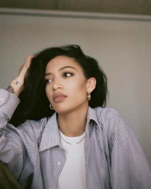 Samantha Logan Instagram - wish we could voice memo a caption