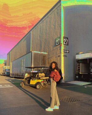Samantha Logan Instagram - bday 💖 24 💖
filming on 27 on 10/27
