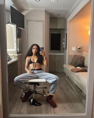 Samantha Logan Instagram - 😈