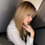 Samantha Melanie Coates Instagram - ติดเธอไม่ไหว~ ติดฝนอยู่ด้วยกันก่อนได้ไหม ถ้าเธอรีบไป เอาร่มเราไปก่อนได้เลย🌂