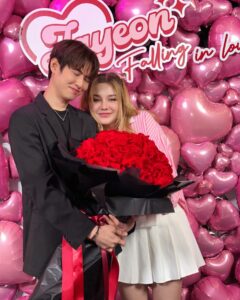 Samantha Melanie Coates Instagram - #JayeonXSailubPon 💗 งานเมื่อวานอบอวบไปด้วยมวลความรัก เลยแกล้งๆรักกับเพื่อนหน่อย รักกันปีละหนพอ รอเทศกาล😝