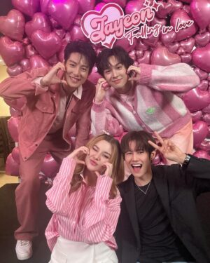 Samantha Melanie Coates Instagram - #JayeonXSailubPon 💗
งานเมื่อวานอบอวบไปด้วยมวลความรัก เลยแกล้งๆรักกับเพื่อนหน่อย รักกันปีละหนพอ รอเทศกาล😝