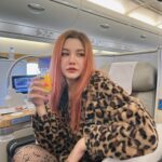 Samantha Melanie Coates Instagram - Maleaw Macao Here we come!!🎯 ปล.ตาบุ๋นหลับอดมาถ่ายรูปด้วยกันโลยยย #WonderfulDayinMacau #THCONCERT #thheadline