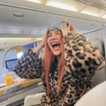 Samantha Melanie Coates Instagram - Maleaw Macao Here we come!!🎯 ปล.ตาบุ๋นหลับอดมาถ่ายรูปด้วยกันโลยยย #WonderfulDayinMacau #THCONCERT #thheadline