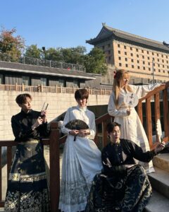 Samantha Melanie Coates Instagram - 愿快乐随时与您同在——如同我们与您寸步不离。🧧🐉 อั่งเปาตั่วตั่วไก๊🥺❤️