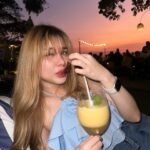 Samantha Melanie Coates Instagram - 🍹