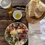 Samantha Vallejo-Nágera Instagram - ¿Quién da más? 1.Jardineando 💐 2.Aperitivo en @casataberna 🍽️ 3.Todos bailando y @rochilaffon pisando la caca de su perro 4. Boda en el pinar de @dehesavalbueno 5. #casateconmigo 💍 6. Tarta perfecta de la hermana de @annaicklocqueneux 7. Lleno de bebés 🐄 8. Carlos concursante de #masterchef1 haciendo prácticas en @casataberna 👨🏻‍🍳 9. Mi pasta preferida 🍝 10. Roscón y su capa favorita ❤️
