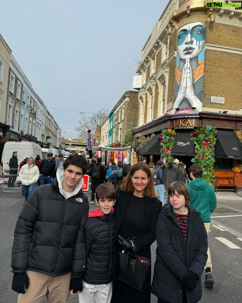 Samantha Vallejo-Nágera Instagram - 24h en Londres🇬🇧 con 🧑🏻👦🏼🧒🏻 #roscónforpresident