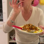 Samantha Vallejo-Nágera Instagram – Curry con yogurt y pan de pita 🫶🏼🤸🏼‍♂️ ¿alguna vez lo has probado?