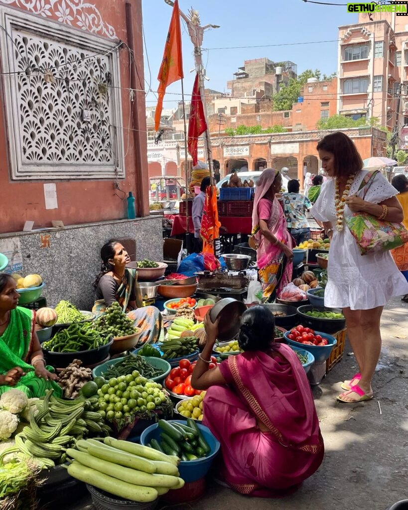 Samantha Vallejo-Nágera Instagram - Palacio. Mercado. Shopping.Comoda rica.Tuc tuc.Jaipur Gracias @turkishairlines #widenyourworld #gift