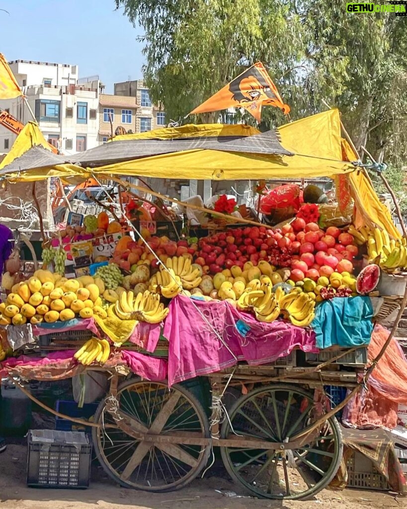 Samantha Vallejo-Nágera Instagram - Palacio. Mercado. Shopping.Comoda rica.Tuc tuc.Jaipur Gracias @turkishairlines #widenyourworld #gift