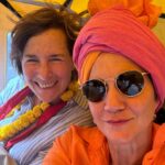 Samantha Vallejo-Nágera Instagram - Jaipur día 2: 1-Casa tajberna 2-We💚tuctuc 3-Siempre con @ceciliabayonasfoto 4-Las mujeres del color 5-Sonido de Jaipur 6-Saliendo del banco 7-Selfie con el peluquero 8-Palak paneer 9-Telares en la calle 10-100% local