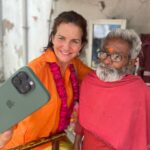Samantha Vallejo-Nágera Instagram - Jaipur día 2: 1-Casa tajberna 2-We💚tuctuc 3-Siempre con @ceciliabayonasfoto 4-Las mujeres del color 5-Sonido de Jaipur 6-Saliendo del banco 7-Selfie con el peluquero 8-Palak paneer 9-Telares en la calle 10-100% local