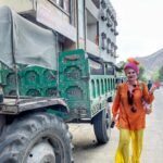 Samantha Vallejo-Nágera Instagram - Jaipur día 2: 1-Casa tajberna 2-We💚tuctuc 3-Siempre con @ceciliabayonasfoto 4-Las mujeres del color 5-Sonido de Jaipur 6-Saliendo del banco 7-Selfie con el peluquero 8-Palak paneer 9-Telares en la calle 10-100% local