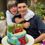 Samantha Vallejo-Nágera Instagram - Felicidades @pedroazn_ Ya 20 años !!!