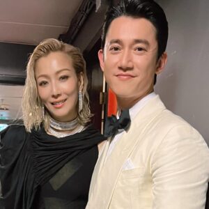 Sammi Cheng Instagram - 🖤🖤🖤🖤
遇上金馬影帝吳慷仁。 
匆匆來張「黑白配」合照，沒機會多聊幾句。嘻！