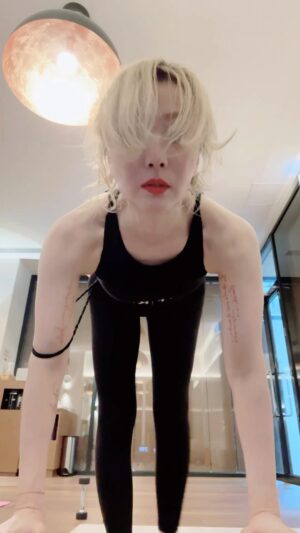 Sammi Cheng Instagram - ♥️♥️♥️♥️
先做些簡單又不太劇烈的。
感覺非常好。
Up Up Up✔️✔️✔️😸
@titikahk