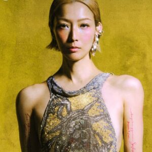 Sammi Cheng Instagram - ♥️♥️♥️♥️
或許真的是個性使然，mi從不相信有容易的事。（除非我好幸運天才橫溢）
我覺得凡事都需要努力奮力到最後一秒才能有權說：「好了！無悔」。
放過自己，對mi來說，從來不易。
看似輕而易舉的，看似游刃有餘的，看似渾然天成的，背後的付出和準備往往叫人目定口呆。
別小看背後每一次的儘力再儘力。
原來，在每個儘全力的盡頭，仍有空間給自己再儘力多一點點。而「再儘力多一點點」，往往就是能否「成就出最美好成果的重要關鍵」。
人說，五十知天命。Mi不懂天命的意思。
努力就是我的原始天命。✌️
辛苦嗎？當然。辛苦㗎！😮‍💨
所以這幾天自己也在休息放空🤪，然後才能有💯%力量進發演唱會。
這張concert poster, concept和造型和攝影，甚至Mi的體型都滿滿的事前準備功夫，知道大家好喜歡和好欣賞，Mi和團隊成員都好安慰。♥️
#努力絕不是命是個人選擇
#從不相信僥倖也不心存僥倖
#盡力的盡頭原來還可以再盡力
#doyourbestandgrow
#就用儘全力到無能為力的一天吧😊