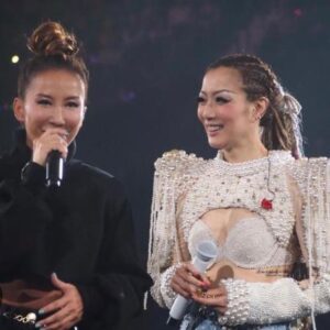 Sammi Cheng Instagram - 昨天很難一下子接受這消息，想寫點什麼，卻又不知如何表達…
仍感難過。抑鬱症…. 我𢤦
腦中一直想起我們在華星時期的合作，那時大伙兒都青春正盛，一起為歌唱理想𡚒鬥，一起排舞，然後一起出席電視台大大小小的宣傳。
我亦翻唱過你的作品。（給最傷心的人）
然後在2019年你擔任我演唱會嘉賓。記得我們久沒相見，彼此深深的擁抱。在台上我們合唱了我倆二人的版本（給最傷心的人）。
現在回看，可一不可再，謝謝你送給我這份「可一不可再」的美麗回憶。♥️
一切一切，點點滴滴，成為了你在我心中最美好的CoCo. 
#我們大家都會記住你留下的美好