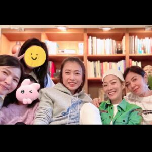 Sammi Cheng Instagram - ♥️♥️♥️♥️
去年身體不穩，推掉很多工作邀約，靜心休養，從新建立更好的生活習慣（包括更健康沒顧忌的飲食, 即係食多好多嘢😂）
過程有高低，感恩身邊一直有愛我的人，明白我，也了解我的所有決定。（包括推掉很多夢寐以求的工作邀約）
她們默默支持我，只希望我能一天一天好起來。珍惜這些愛。
#沿途高低伴我走過