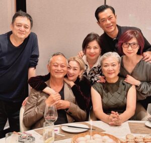 Sammi Cheng Instagram - ❤️❤️❤️❤️
認識杜sir ，踏入第廿四年。
一切由「孤男寡女」開始。
廿四年，仍是感恩感激並感謝遇上。
昨天是他生日之「聚」。 
生日快樂，杜sir. 
#生日快樂
#正在拍攝新戲的杜sir
#剪掉長髮的能幹杜太
#一天食一餐的古仔
#忙於電影剪接的阿叔
#繼續養尊處優的紅姑
#活躍勤奮的幕後elaine
#思想天馬行空的Mi