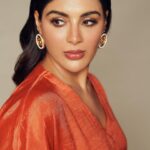 Samyuktha Instagram - Bold splash of orange to own the spotlight! 💥 #SlayingInStyle Outfit: @store.niam Jewellery : @suhanipittie Styling: @sandhya__sabbavarapu Makeup: @sadhnasingh1 Hair : @koduruamarnath Photography: @ishan.n.giri Managed by: @theblinders.in