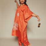 Samyuktha Instagram - Bold splash of orange to own the spotlight! 💥 #SlayingInStyle Outfit: @store.niam Jewellery : @suhanipittie Styling: @sandhya__sabbavarapu Makeup: @sadhnasingh1 Hair : @koduruamarnath Photography: @ishan.n.giri Managed by: @theblinders.in