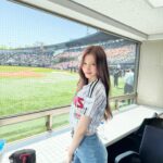 Sana Minatozaki Instagram - 첫 시구 날씨는 짱짱한 봄날이였다☀️ 그리고 승리까지🙌 기분까지 짱짱한 날🥴💛