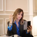 Sandra Barneda Instagram - Con el ritmo frenético que llevo últimamente, no podría sobrevivir sin mi #GalaxyZFold5 y mi #GalaxyWatch6 de @samsungespana   Gracias a su ecosistema conectado, puedo tener todo sincronizado y es clave para que no se me escape ninguna cita importante.   ¿Y tú? ¿Tienes algún truco?   #publi