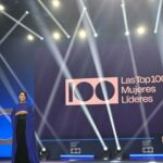 Sandra Barneda Instagram - Formar parte de #lastop100mujereslideres un año más me hace muy feliz al tiempo que, curiosamente, me conecta inconscientemente con el Síndrome de la impostor @cruzslara , en su maravilloso discurso de cierre de la gala, nos definió como alquimistas y nos alentó a no caer en ese síndrome sino hacer de nuestra nuestra valía nuestra zona de confort. Agradezco a todo el jurado y a la gente que un año más ( el segundo) me ha incluido en este lista, en este.maravilloso grupo de mujeres tan distintas y tan valiosas para seguir contrayendo los valores óptimos para una sociedad igualitaria y de progreso. Encontrarme con.amigas como mi @paz_torralba " que sigamos compartiendo éxitos y momentos de vida", con referentes, con consejeras en esta mágica noche me hace sentirme muy agradecida por tener la oportunidad de compartir velada. ¡sigamos creciendo! ❤️❤️❤️❤️ Otro consejo de cruz... alegrarse siempre los éxitos ajenos... cuánta sororidad y ganas de seguir uniendo.